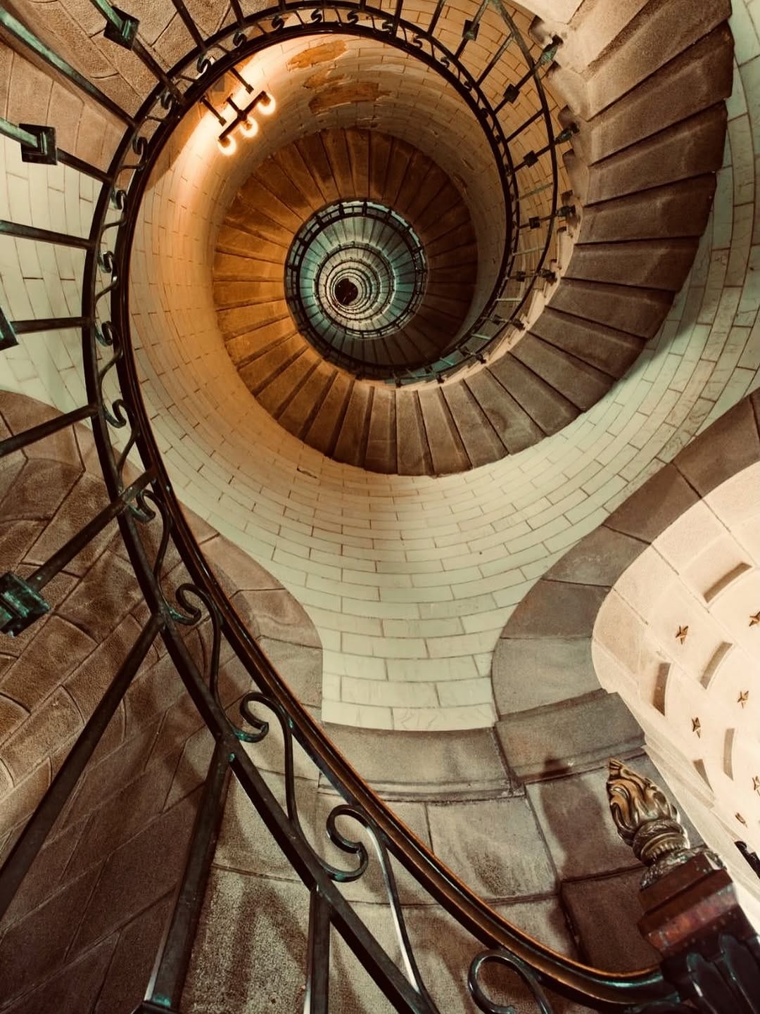 Post 4 by Christina Georgallou on Instagram (image)