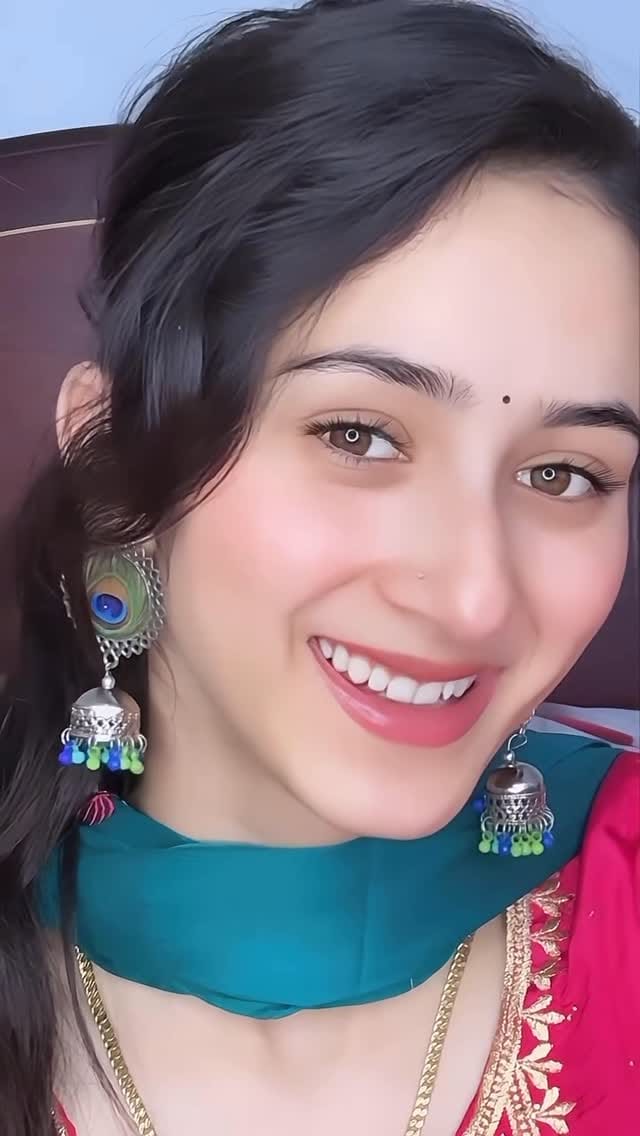 Post 2 by 𝐈𝐓𝐒 𝐌𝐄 𝐕𝐀𝐍𝐒𝐇𝐈𝐓𝐀🧿 on Instagram (video)