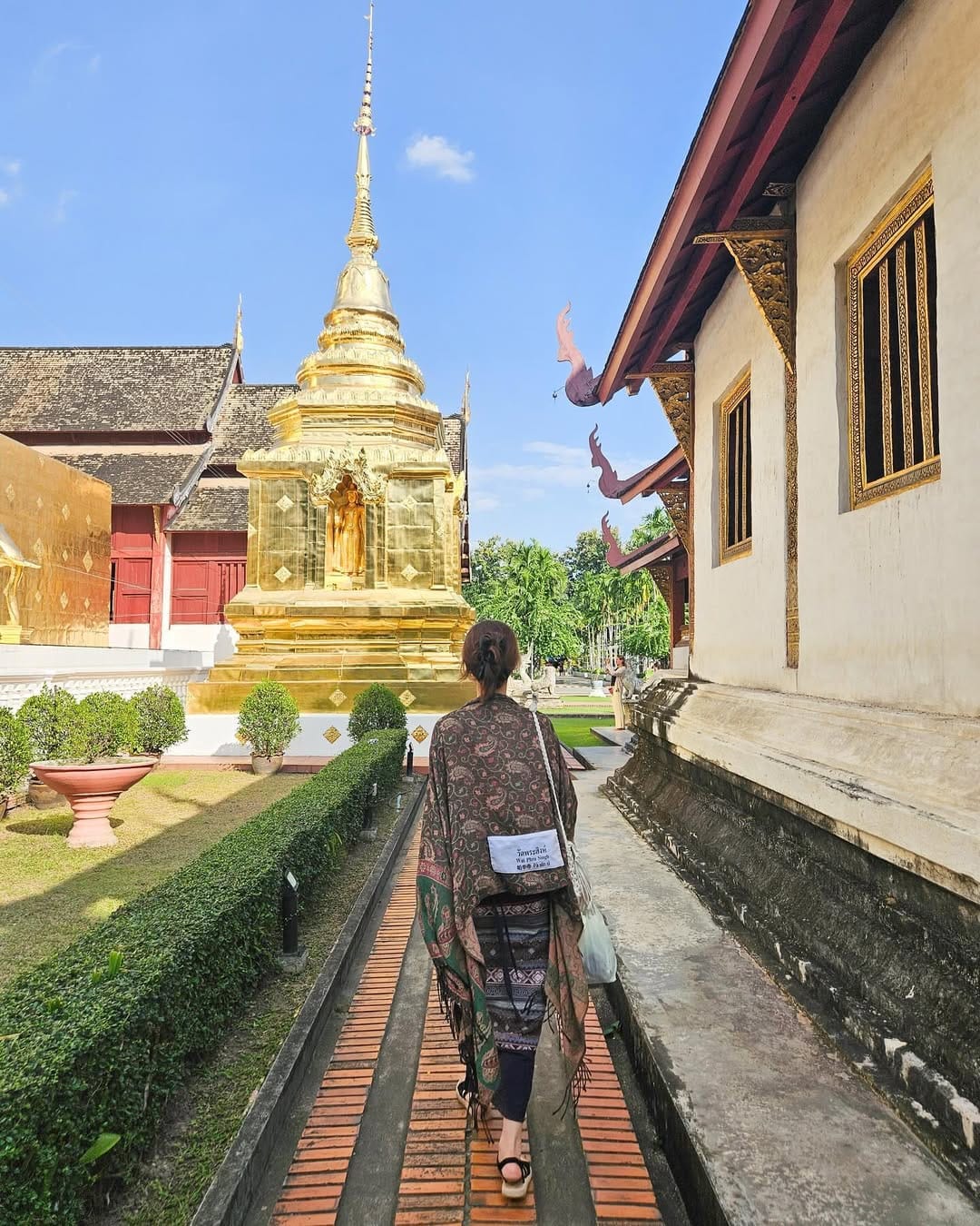 Post 6 by 윤정 Yoon | Travel Blogger on Instagram (carousel)