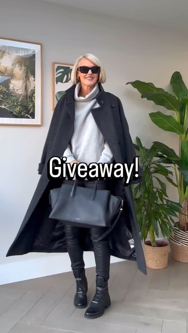 Post 1 by Coral Manson - style over 40 on Instagram (video)