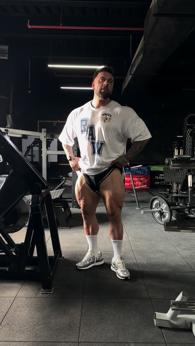 Post 2 by DARREN FARRELL | Elite Bodybuilding Coach on Instagram (video)