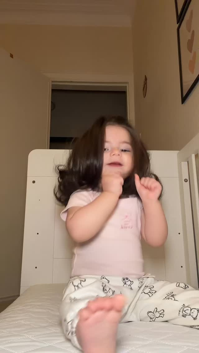 Post 2 by Liyana’s world | Hadjer Harizi on Instagram (video)