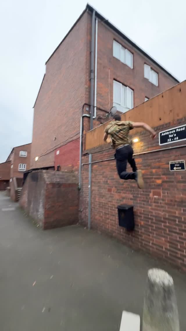 Post 3 by Orlando Devaux on Instagram (video)