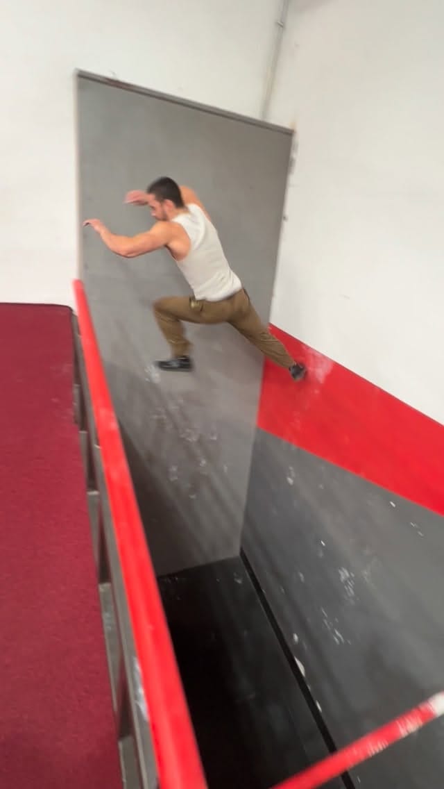 Post 8 by Orlando Devaux on Instagram (video)