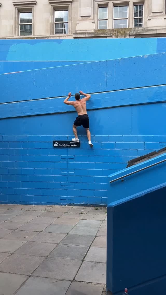 Post 4 by Orlando Devaux on Instagram (video)