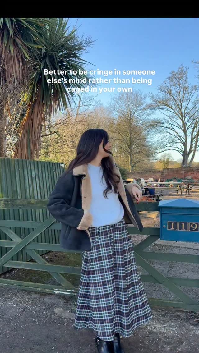 Post 3 by Lizzie • Content creator on Instagram (video)