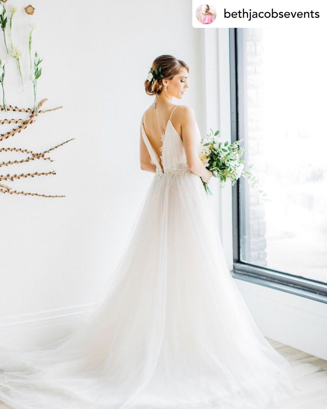 Post 9 by Je Vis Bridal on Instagram (image)