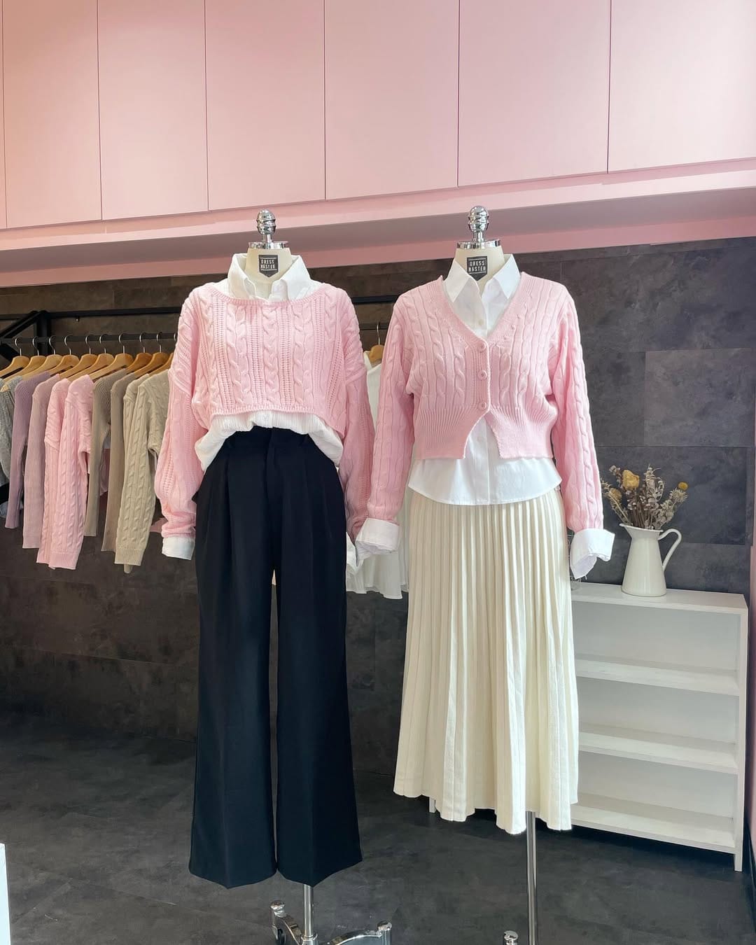 Post 6 by Korean Fashion in Van🇨🇦🇰🇷 on Instagram (carousel)