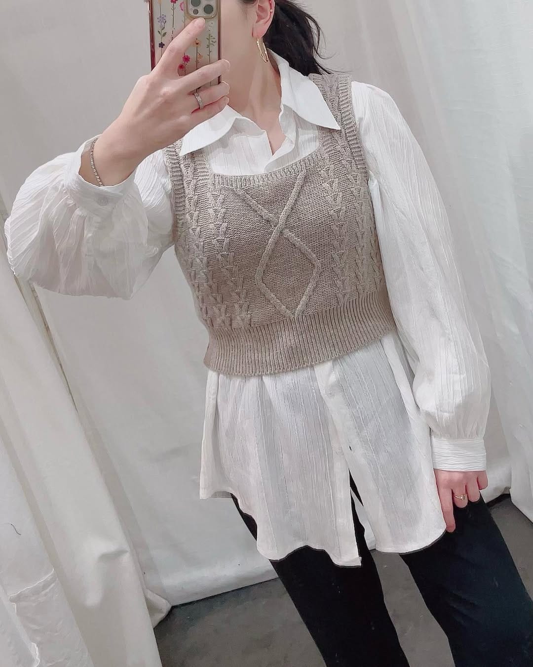 Post 7 by Korean Fashion in Van🇨🇦🇰🇷 on Instagram (carousel)