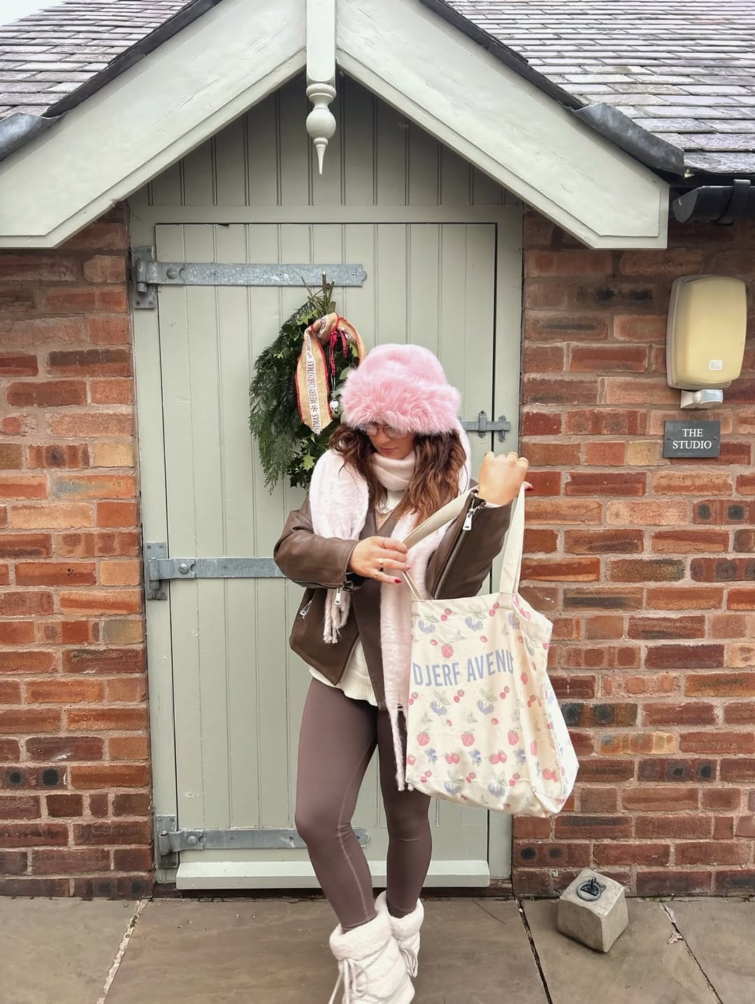 Post 4 by Zoe Jones on Instagram (carousel)