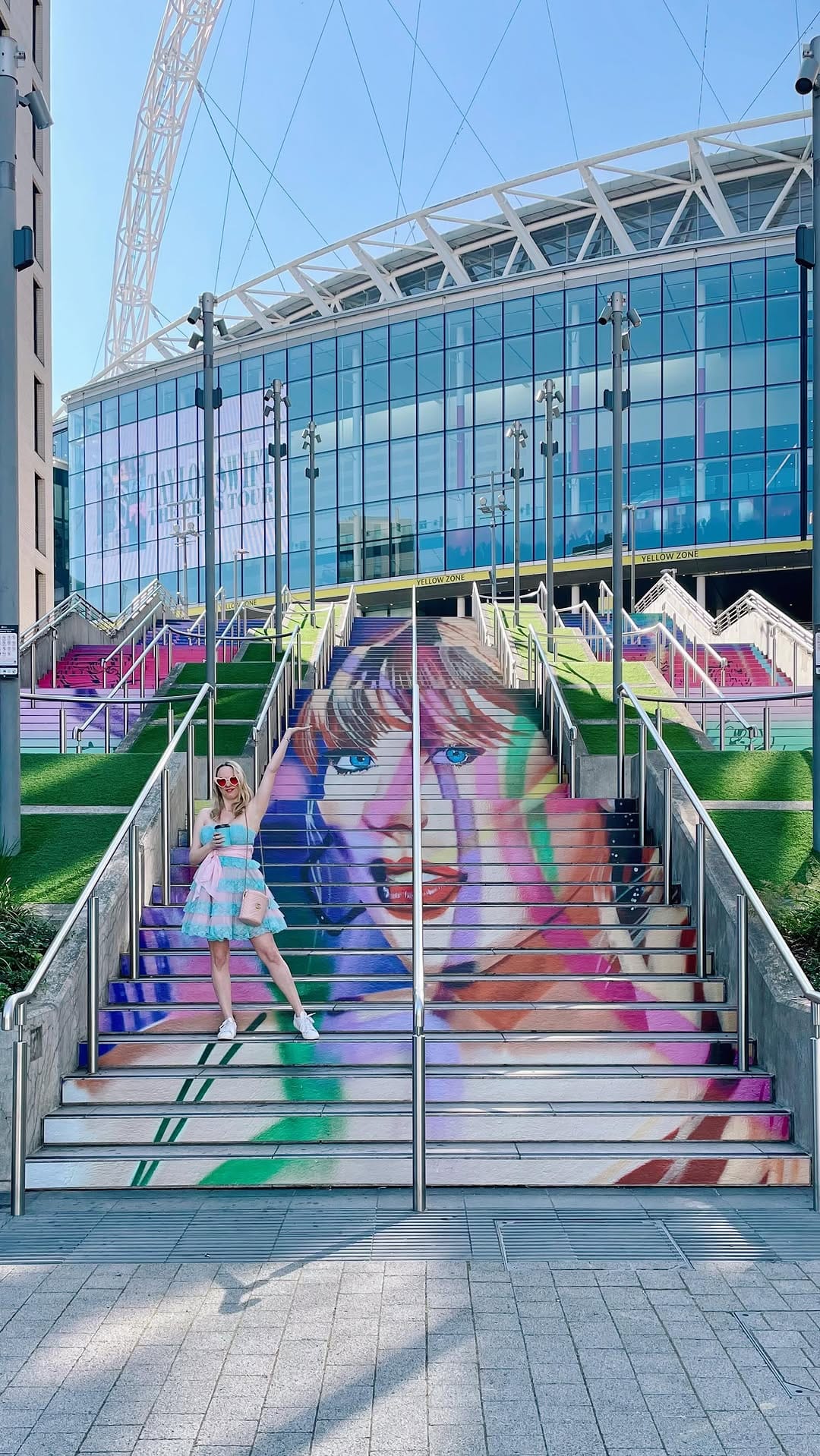 Post 10 by Claire Etchell - Claire & The City on Instagram (video)