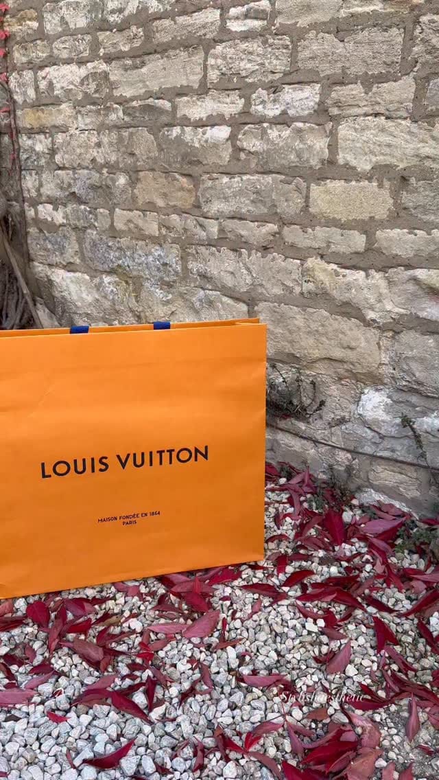Post 1 by Stylish Aesthetic on Instagram (video)