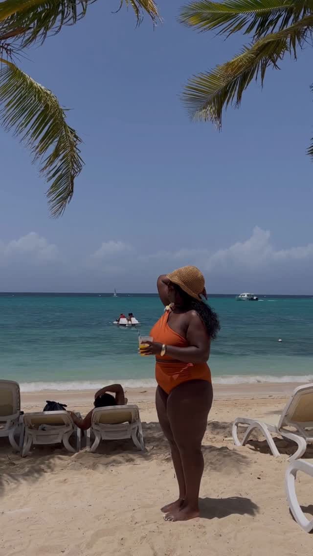 Post 8 by 𝐒𝐈𝐆𝐆𝐘 | 𝐏𝐋𝐔𝐒 𝐒𝐈𝐙𝐄 𝐅𝐀𝐒𝐇𝐈𝐎𝐍 on Instagram (video)