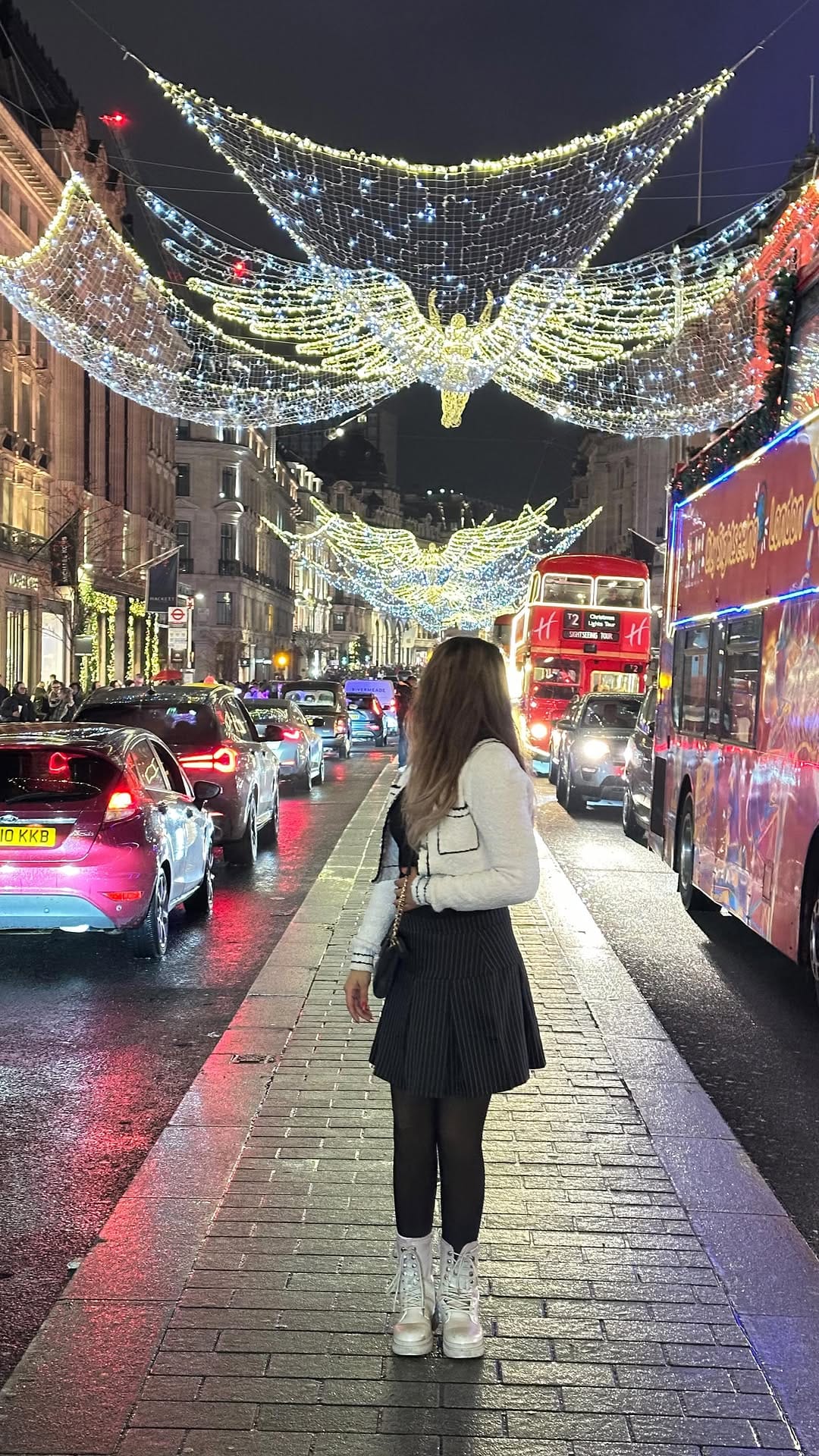 Post 2 by Jee Bee on Instagram (video)