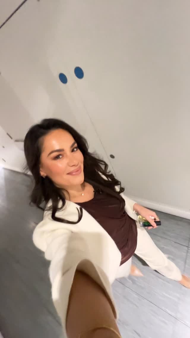 Post 2 by Beauty’s Big Sister - Daisie Smith on Instagram (video)