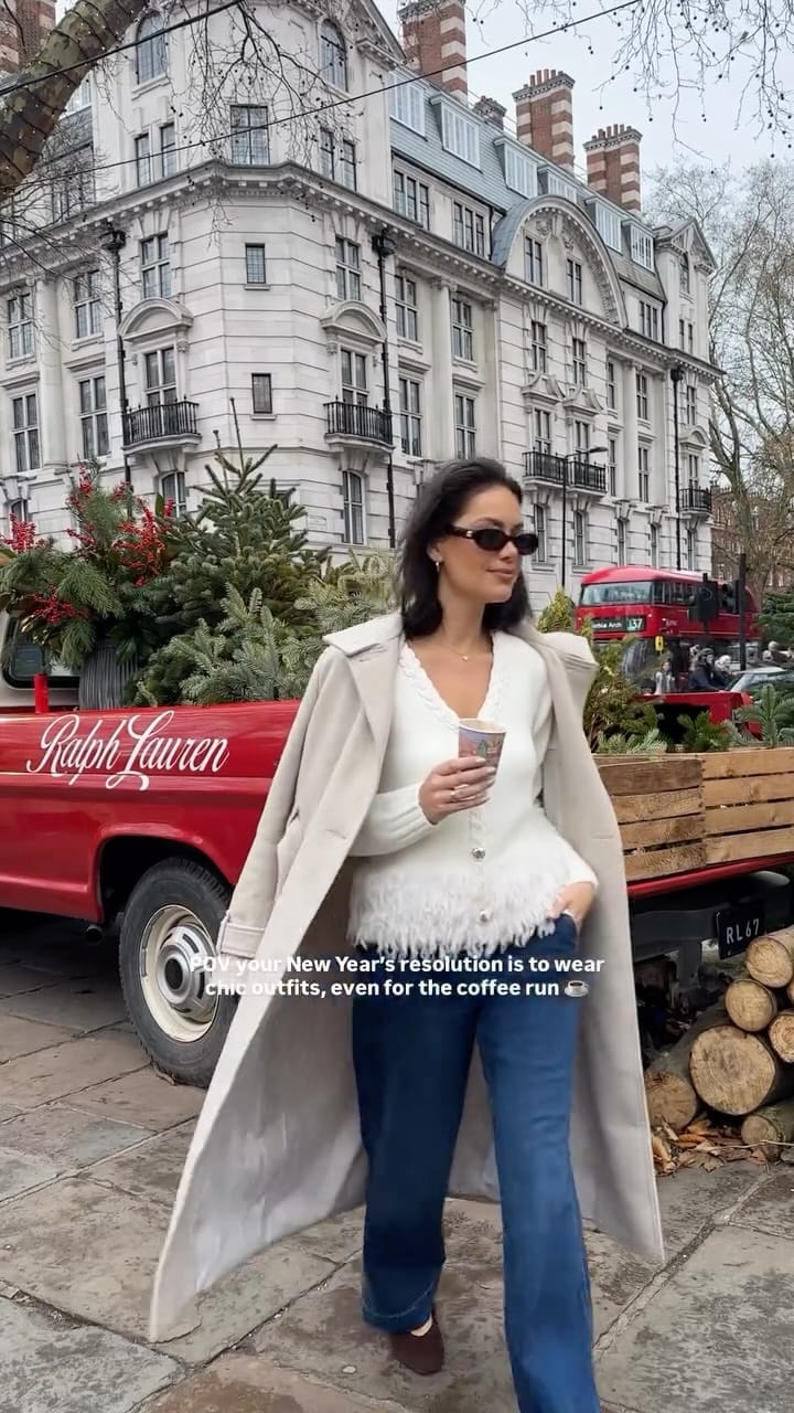 Post 4 by Beauty’s Big Sister - Daisie Smith on Instagram (video)