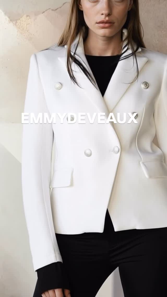 Post 7 by EMMYDEVEAUX on Instagram (video)