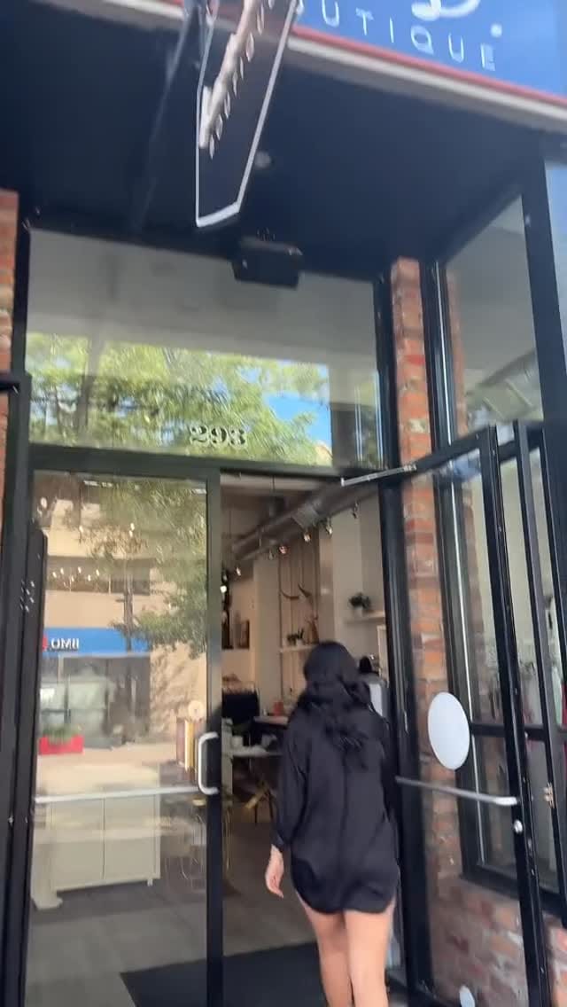Post 1 by Honest Boutique 🇨🇦 on Instagram (video)
