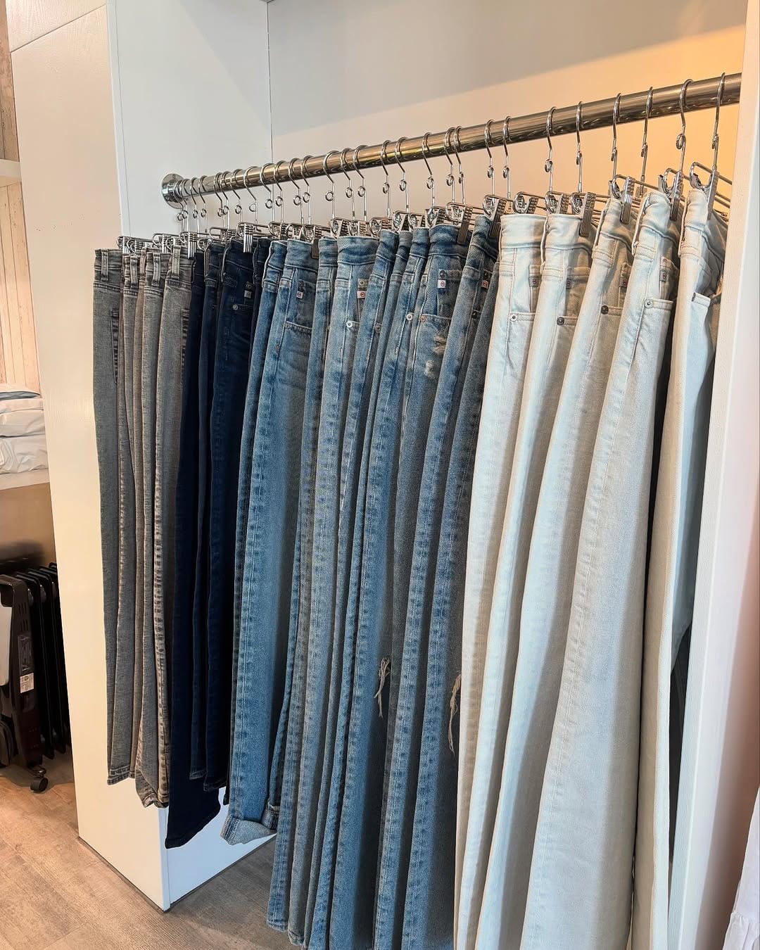 Post 7 by Honest Boutique 🇨🇦 on Instagram (carousel)