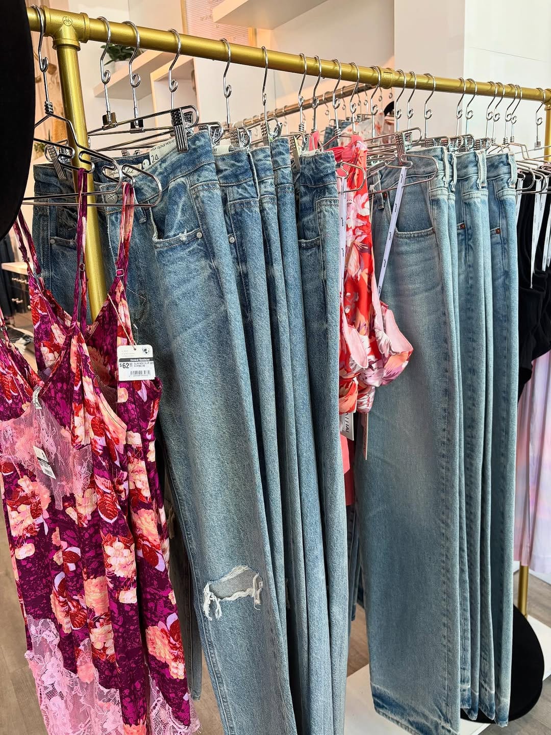 Post 2 by Honest Boutique 🇨🇦 on Instagram (carousel)