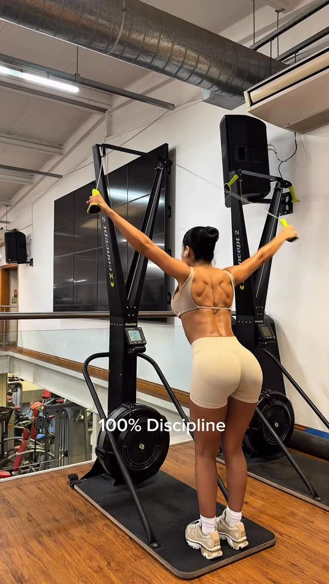 Post 4 by NATSELEEN on Instagram (video)