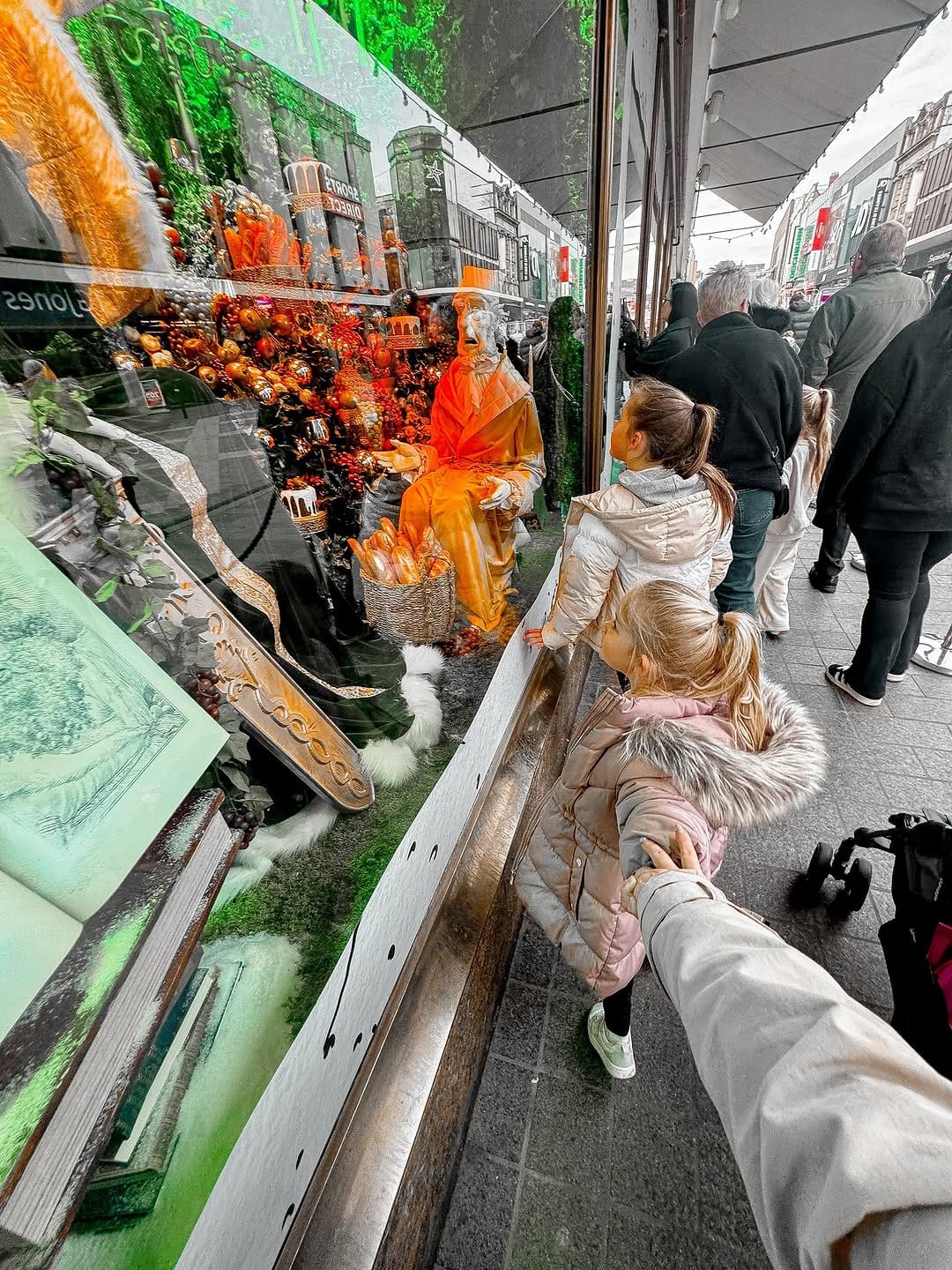 Post 6 by Laura Dawson on Instagram (carousel)