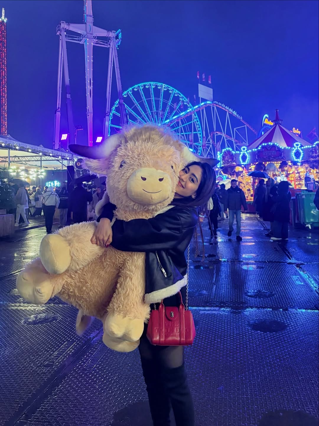 Post 5 by Ananya Chaturvedi on Instagram (carousel)
