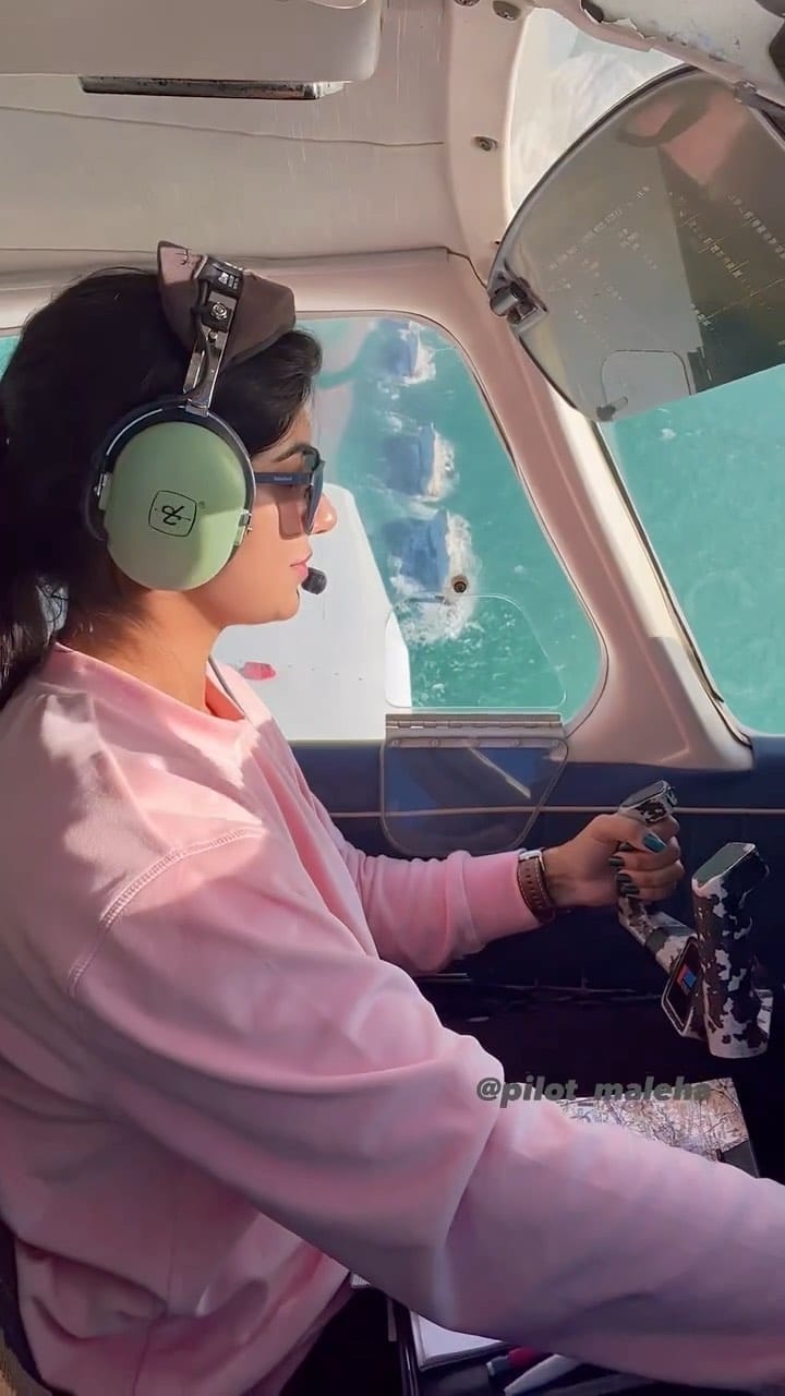 Post 10 by Maleha Khan on Instagram (video)