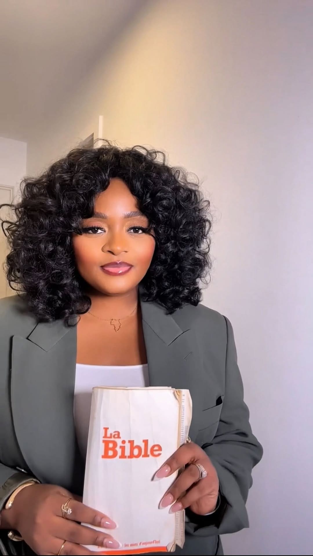 Post 6 by Julianna Lukye Ngimbi on Instagram (video)