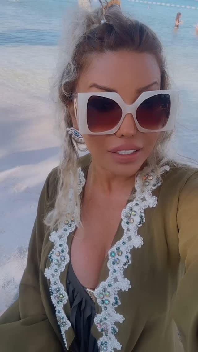 Post 2 by ESRA ERSOY on Instagram (video)