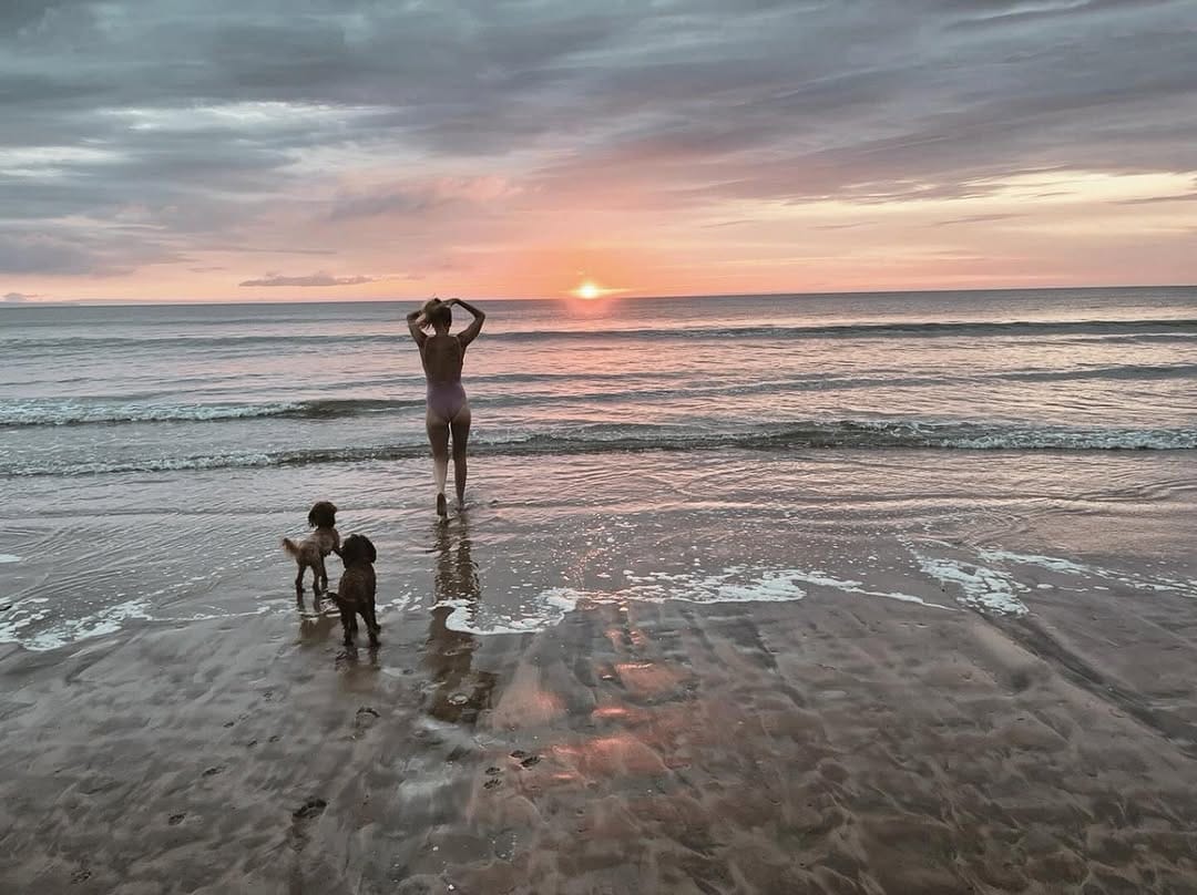 Post 9 by 𝐋𝐚𝐮𝐫𝐚 𝐏𝐞𝐚𝐫𝐜𝐞 on Instagram (image)