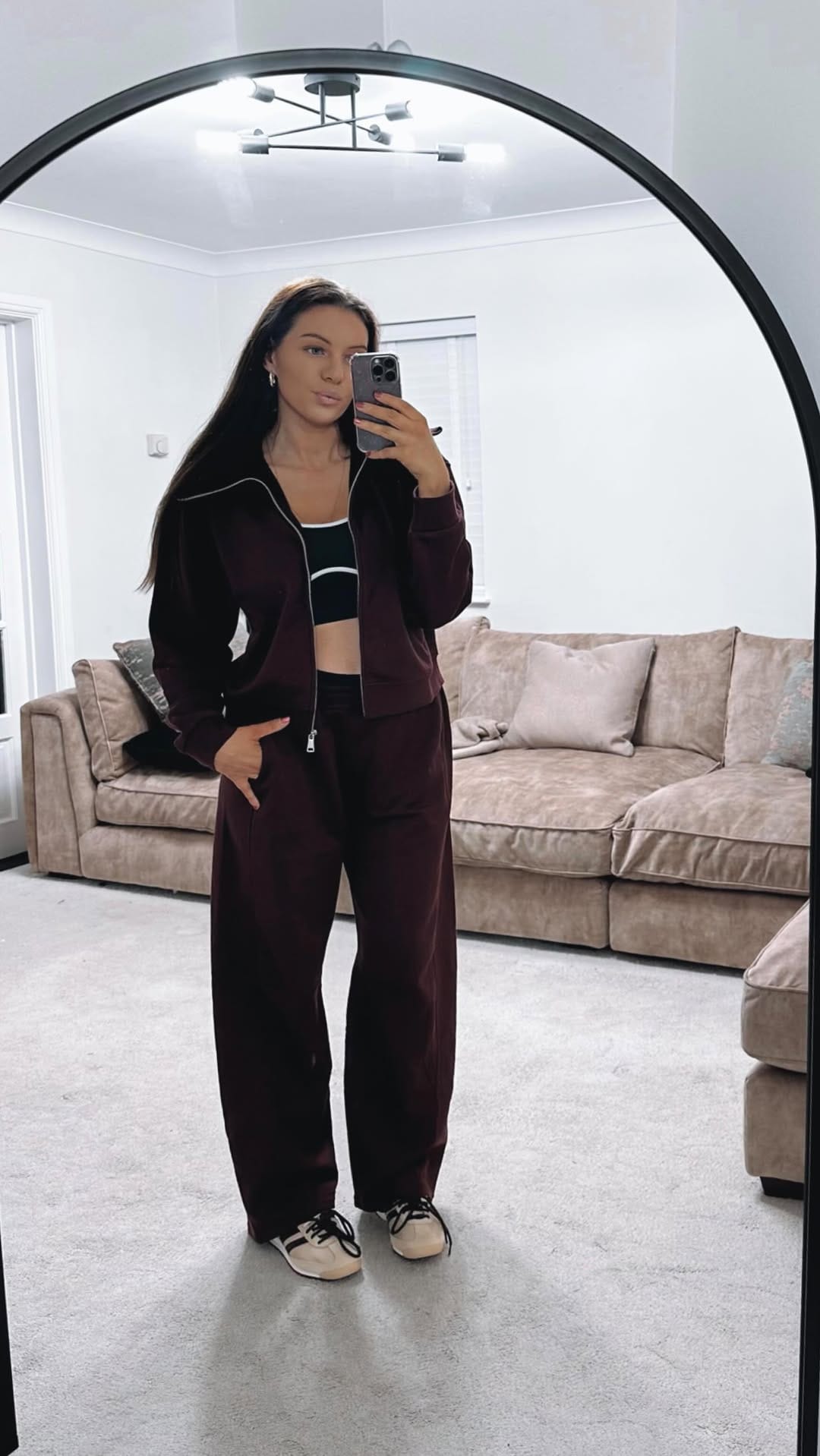 Post 5 by Ria Nicole on Instagram (video)