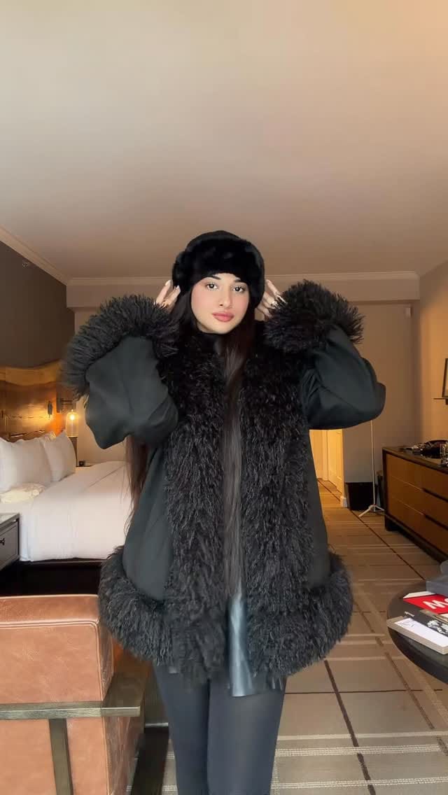 Post 5 by Mahnoor Naeem on Instagram (video)
