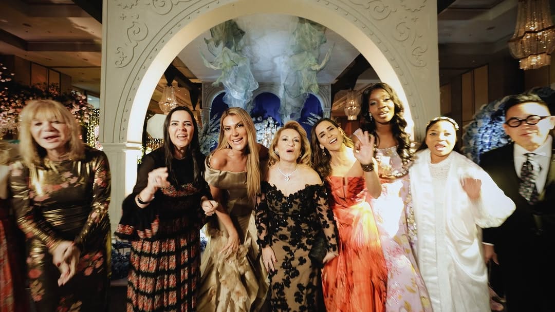 Post 8 by THE WORLD IN VOGUE on Instagram (video)