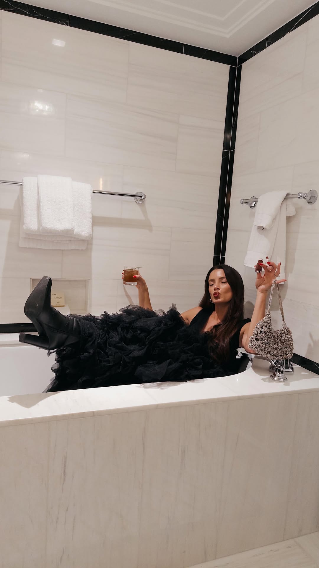 Post 7 by Claudia & Kaan Nieroda on Instagram (video)
