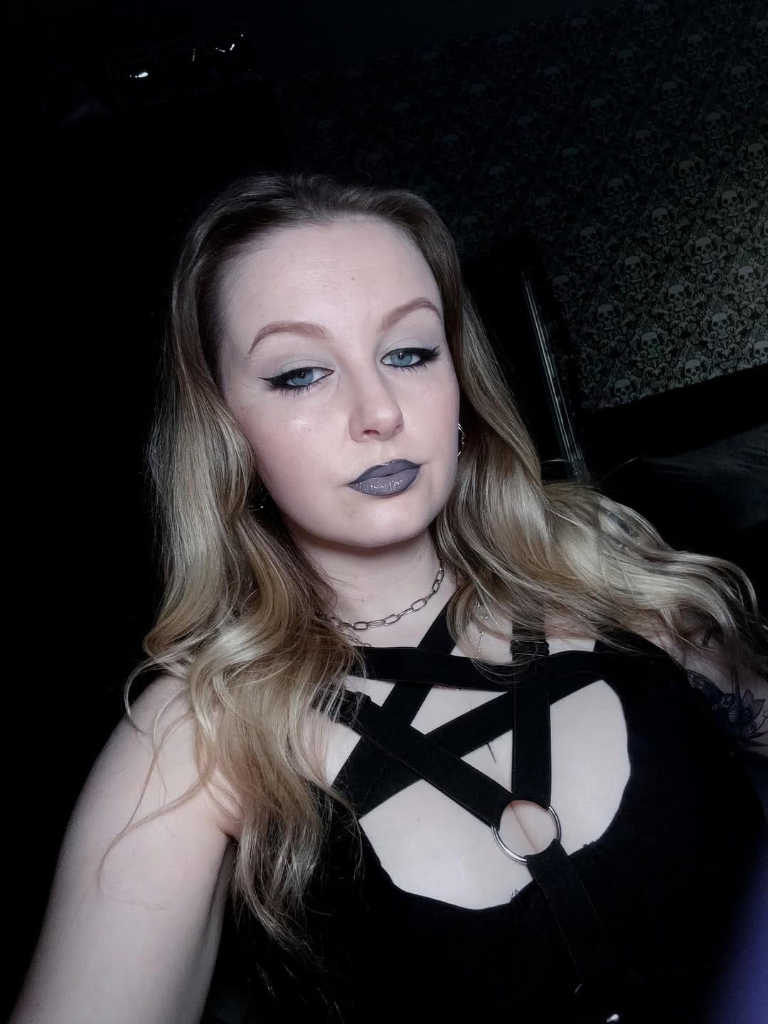 Post 7 by 𝖒𝖔𝖑 𝖍𝖔𝖗𝖓𝖊 🖤 on Instagram (carousel)