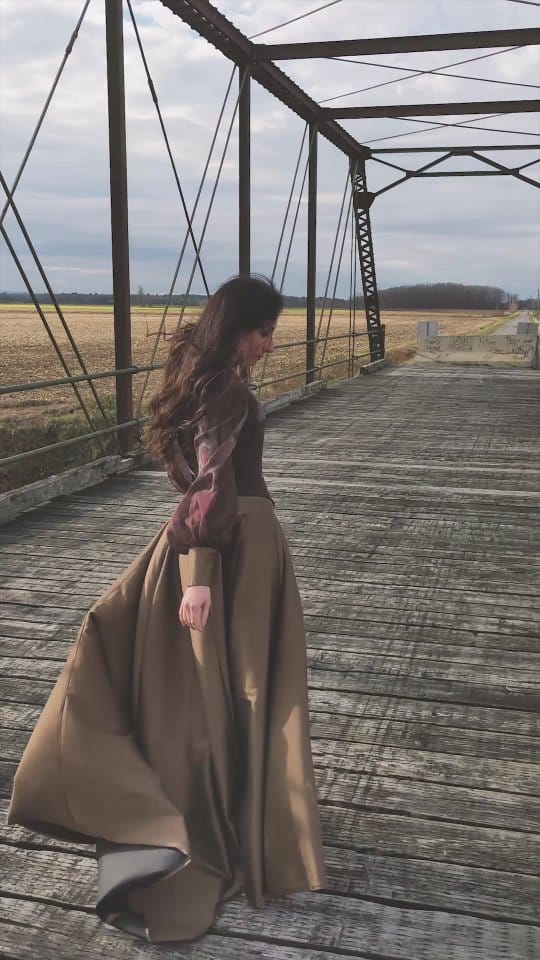 Post 5 by R E T R O F O L I E on Instagram (video)