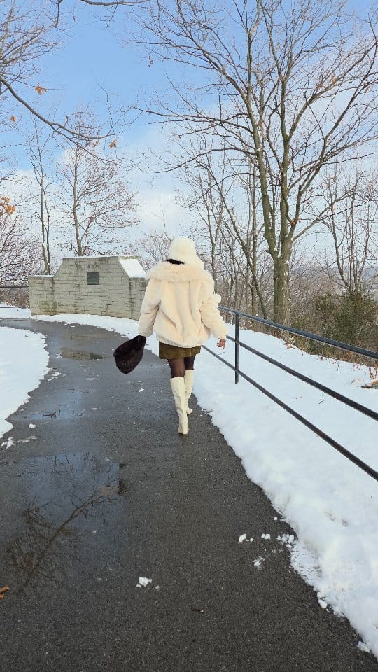 Post 6 by Chidinma Durosaro- Fashion & Lifestyle on Instagram (video)