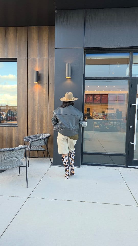 Post 4 by Chidinma Durosaro- Fashion & Lifestyle on Instagram (video)
