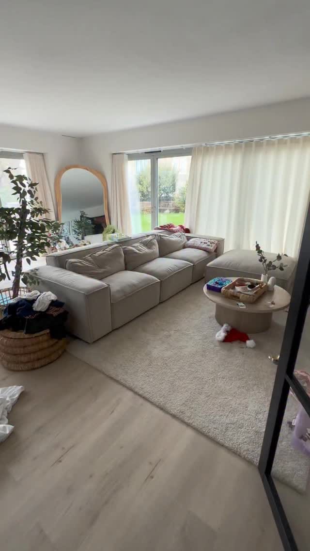 Post 6 by Lucy Jessica Carter on Instagram (video)