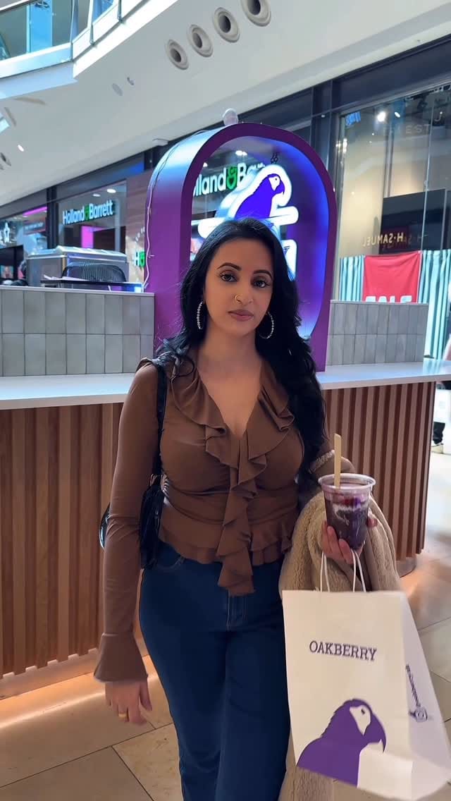 Post 5 by Sharen on Instagram (video)