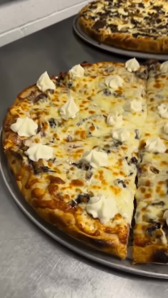 Post 6 by 𝘽𝙄𝙂 𝙏𝙍𝙊𝙐𝘽𝙇𝙀 𝙋𝙄𝙕𝙕𝘼 🍕🍔 on Instagram (video)