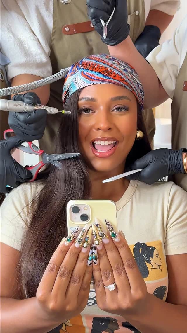 Post 10 by Dee on Instagram (video)