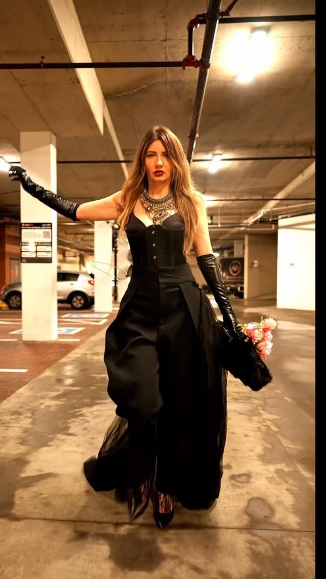 Post 7 by VICTORIAFashion on Instagram (video)