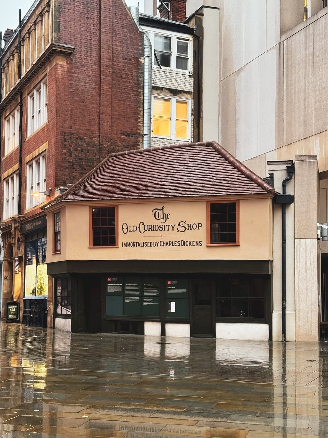 Post 1 by Hannah photographing London 📸 on Instagram (image)