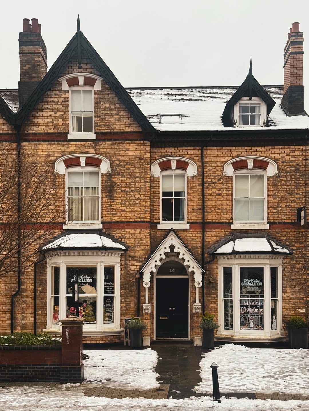 Post 2 by Hannah photographing London 📸 on Instagram (image)