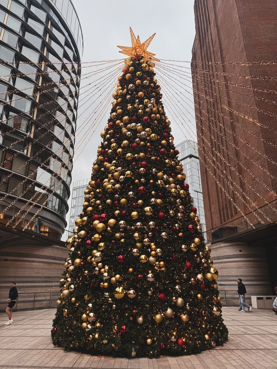 Post 7 by Hannah photographing London 📸 on Instagram (carousel)