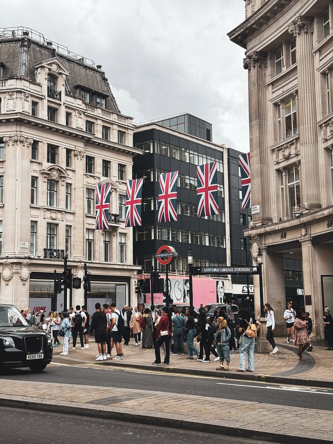 Post 10 by Hannah photographing London 📸 on Instagram (image)