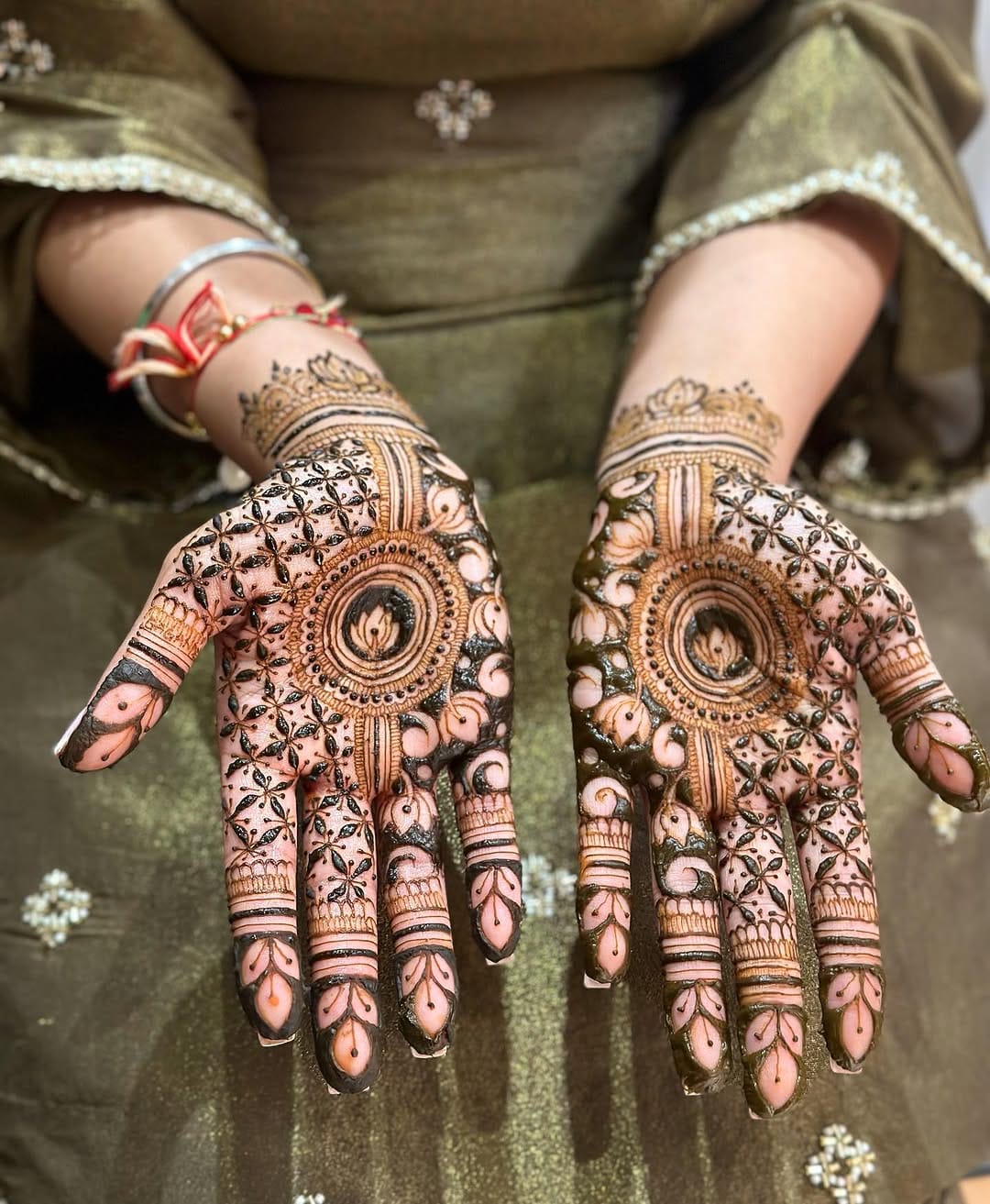 Post 2 by Birmingham Henna Artist on Instagram (image)