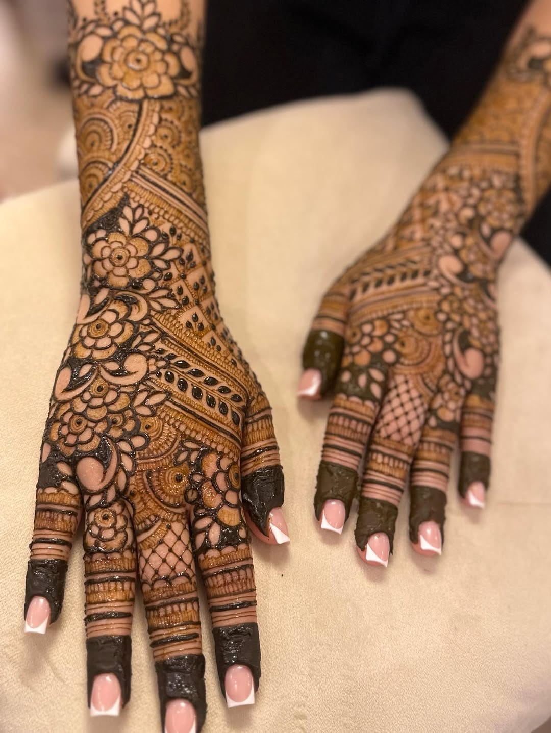 Post 3 by Birmingham Henna Artist on Instagram (image)
